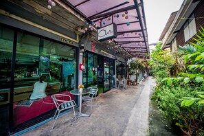 屋外ダイニングエリア
