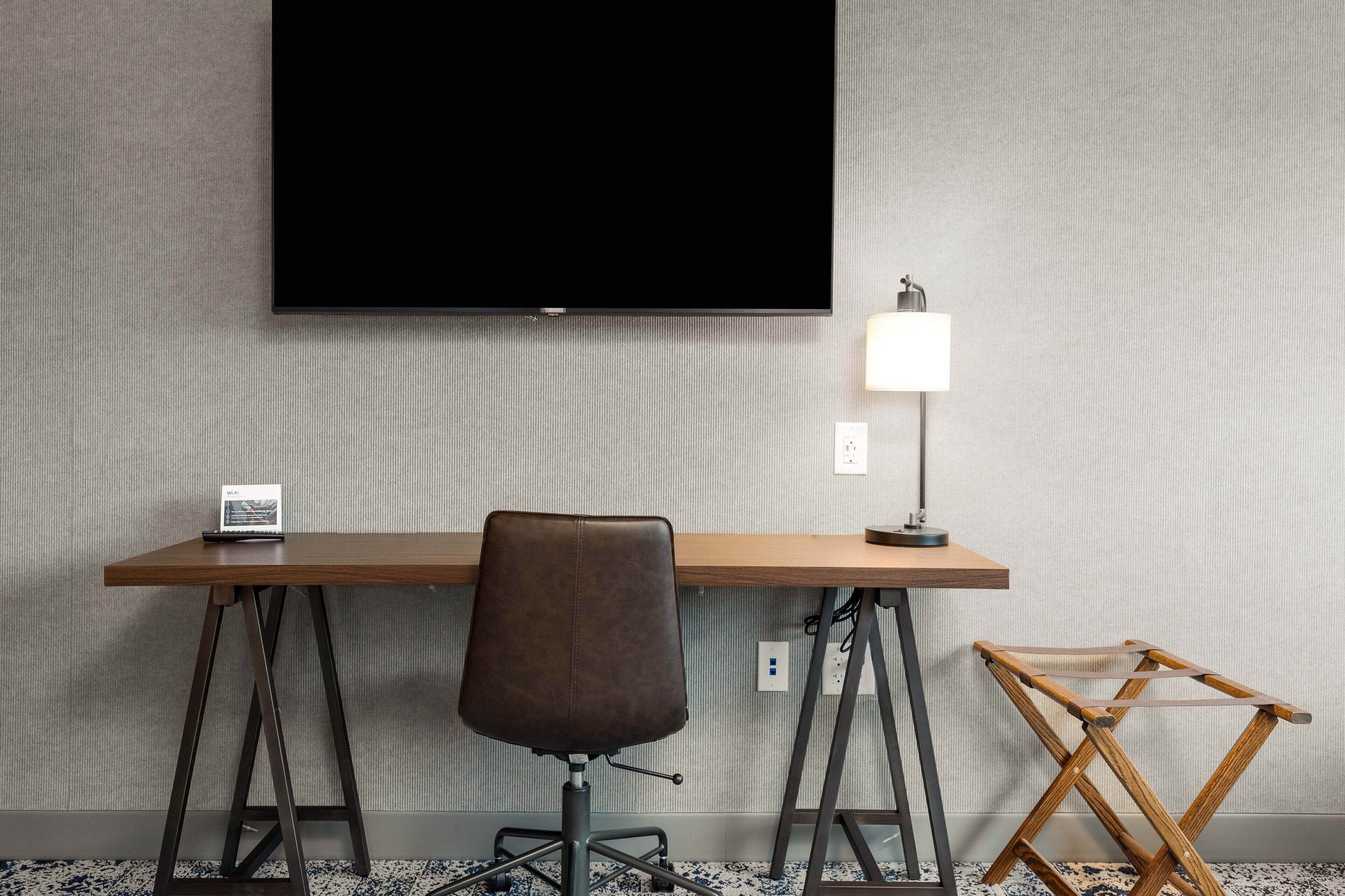 in-room safe, desk, laptop workspace, blackout curtains