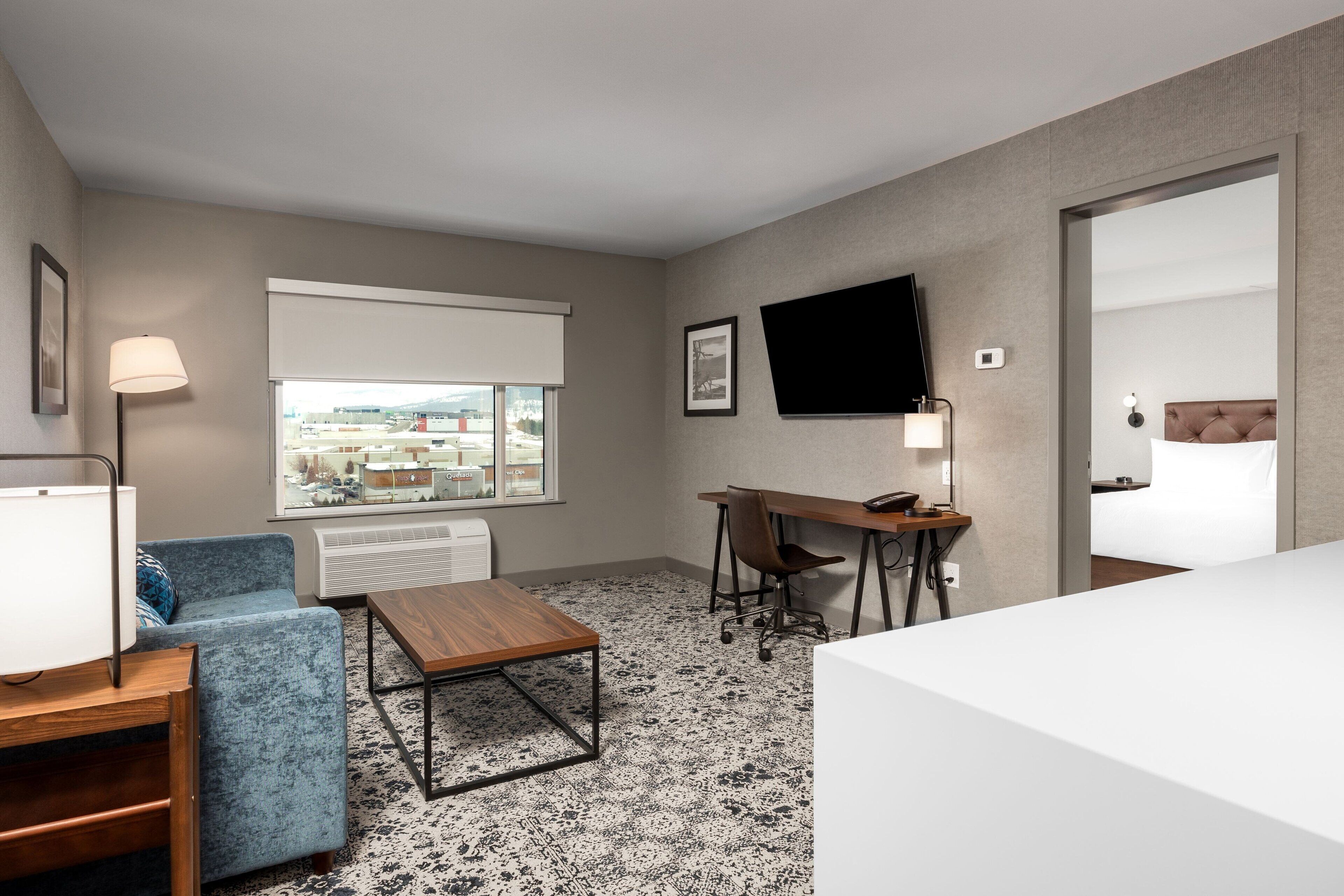 Caja de seguridad en la habitación y escritorio 