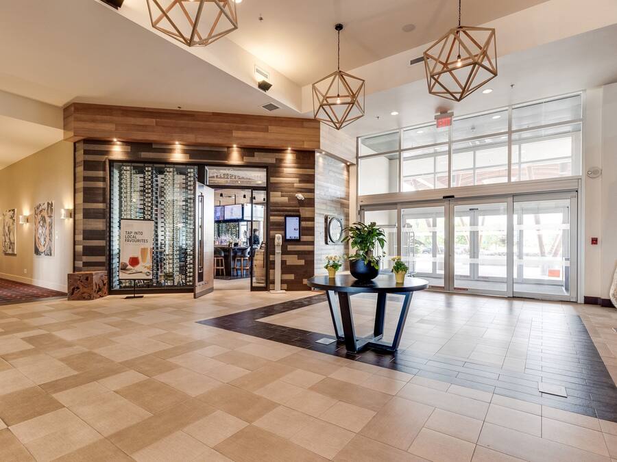 Lobby lounge