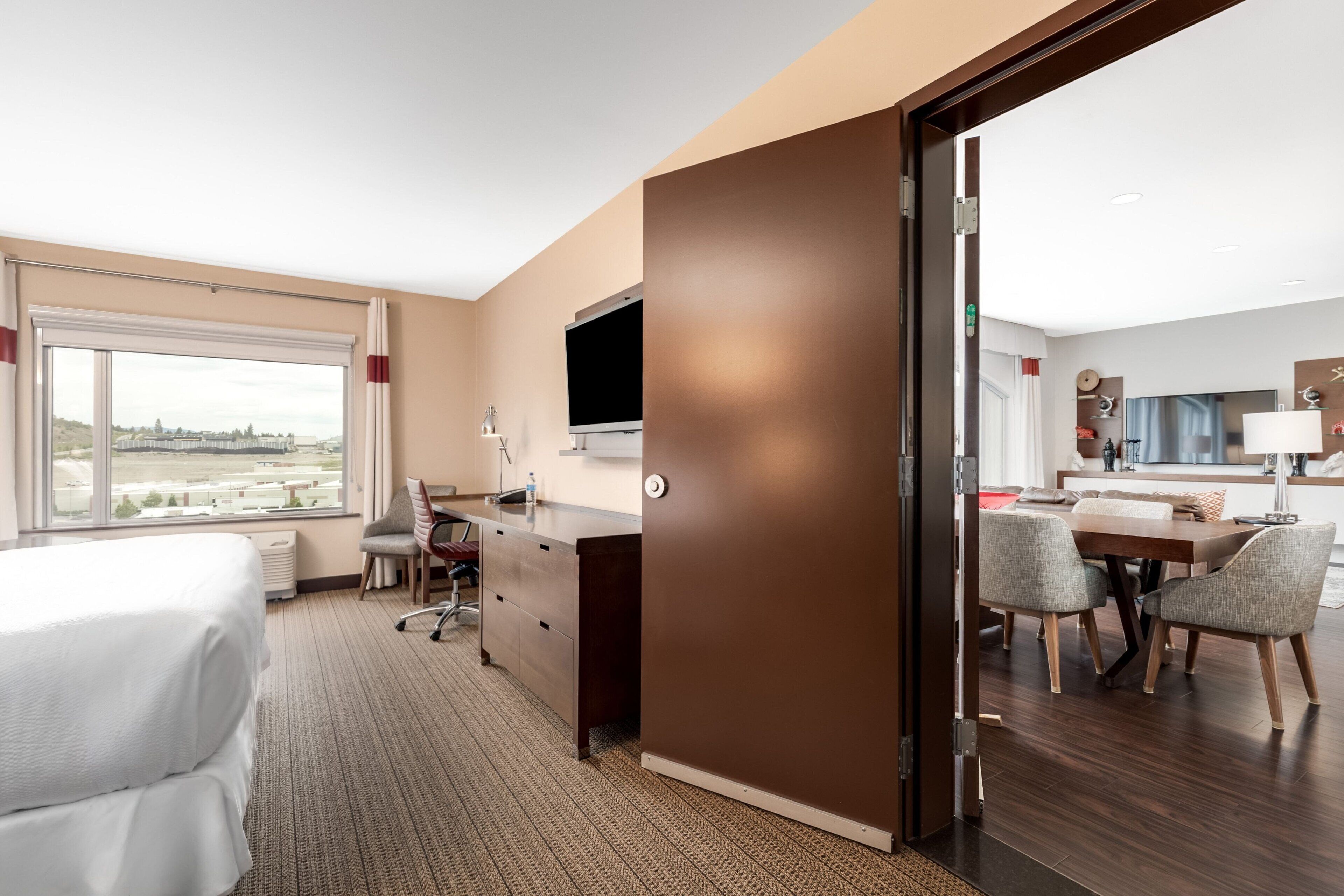 in-room safe, desk, laptop workspace, blackout curtains