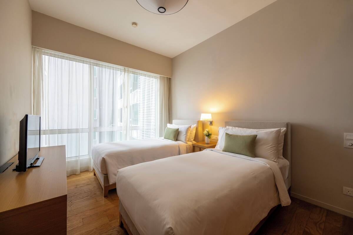 3-Bedroom Residensi Deluxe, Merdeka 118 view | 1 間臥室、羽絨被、客房內保險箱、書桌
