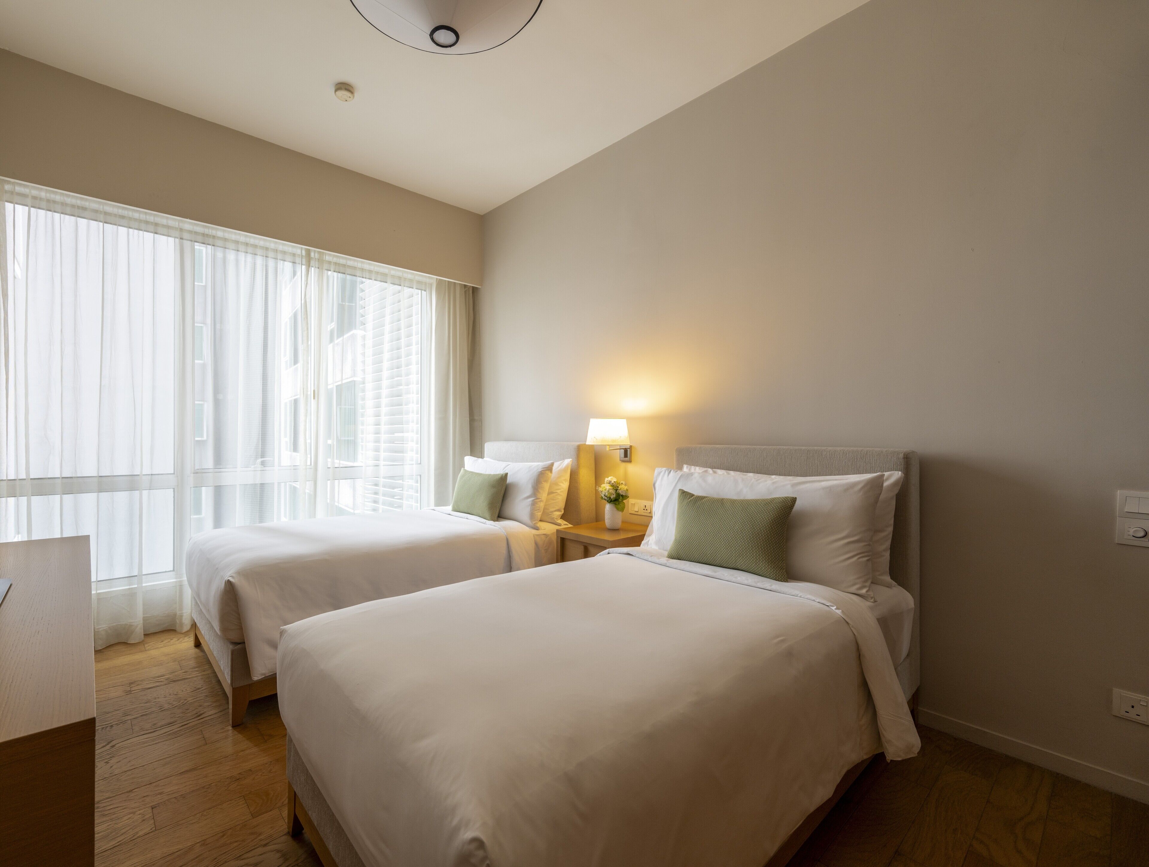 3-Bedroom Residensi, Merdeka 118 view | 1 soverom, dundyner, safe på rommet og skrivebord