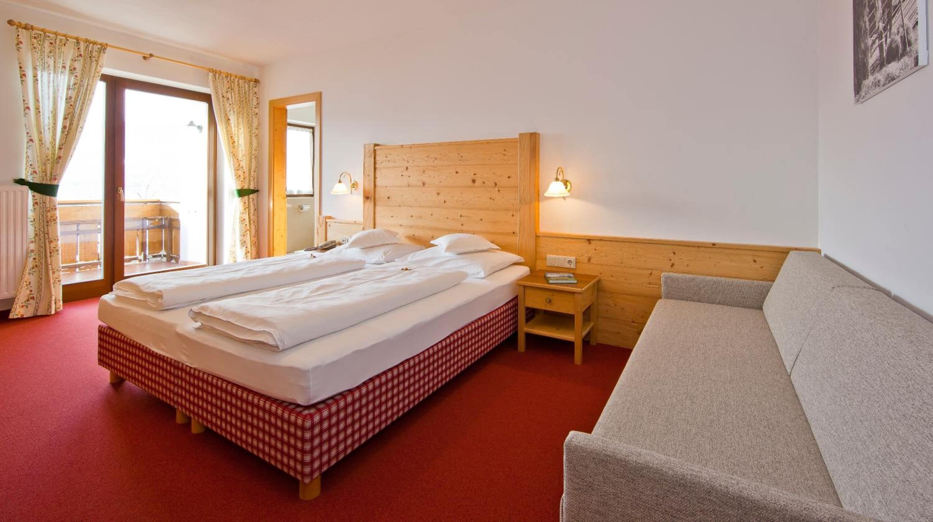 Literie de qualité supérieure, coffres-forts dans les chambres, bureau