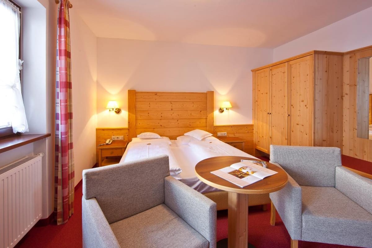 premium bedding, in-room safe, desk, soundproofing