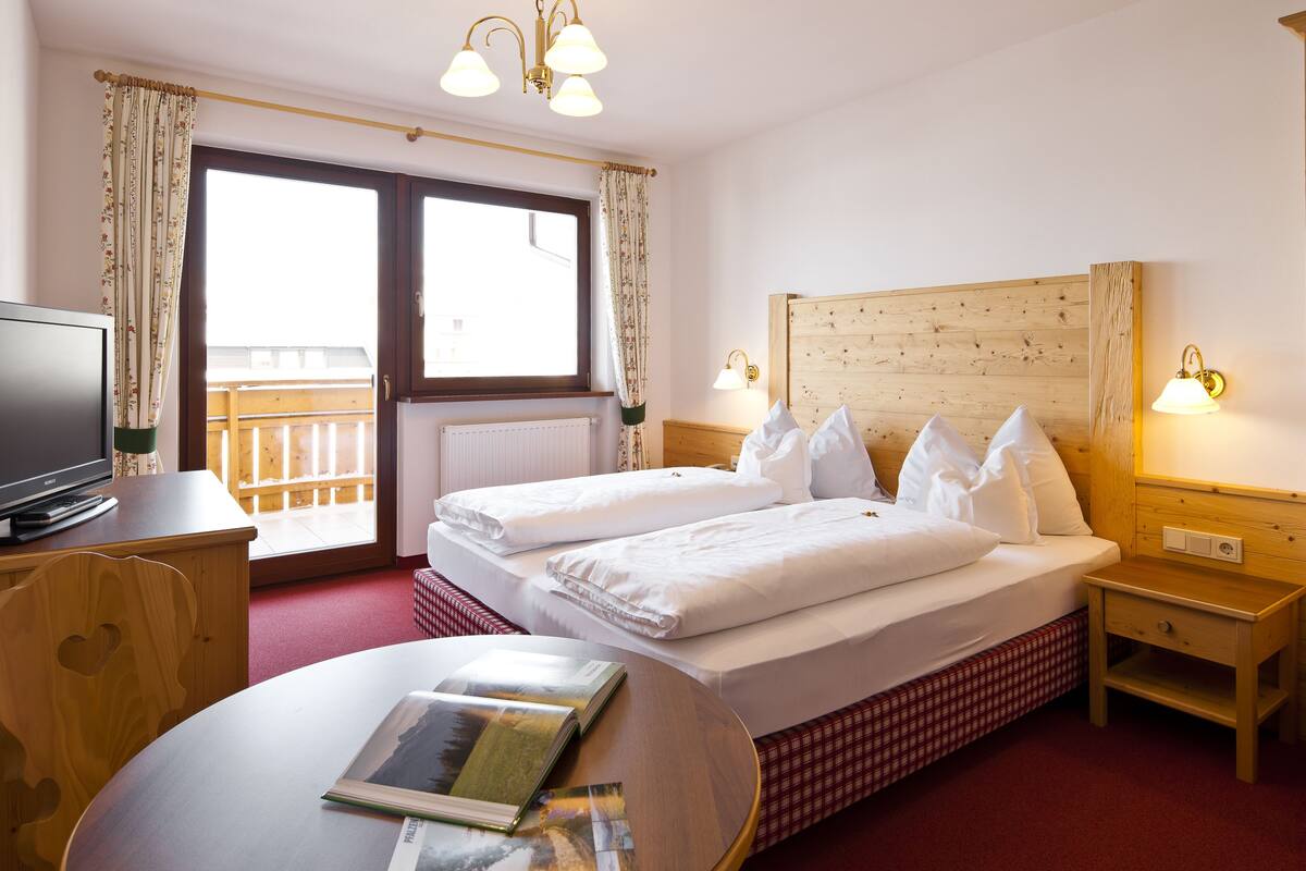 panoramic double room, balcony, mountain view | premium bedding, in-room safe, desk, soundproofing