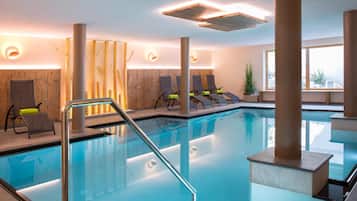 Innenpool, Liegestühle