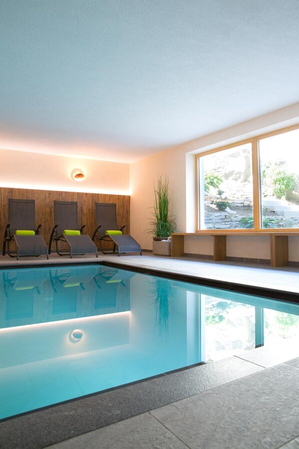 Indoor pool, pool loungers