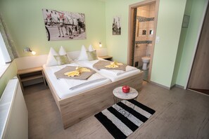 Roupas de cama premium, escrivaninha, Wi-Fi (sobretaxa), roupa de cama