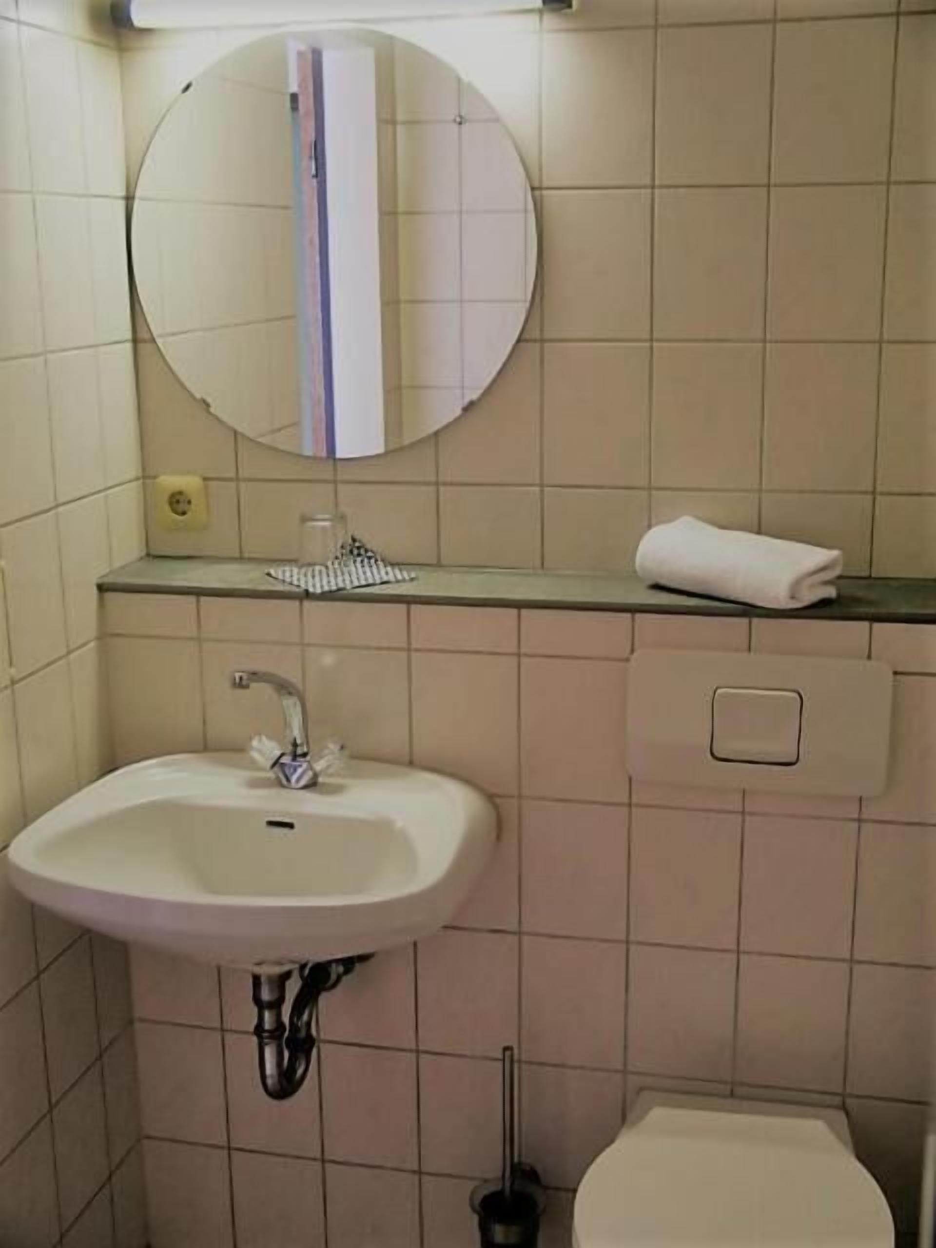 shower, towels, soap, shampoo