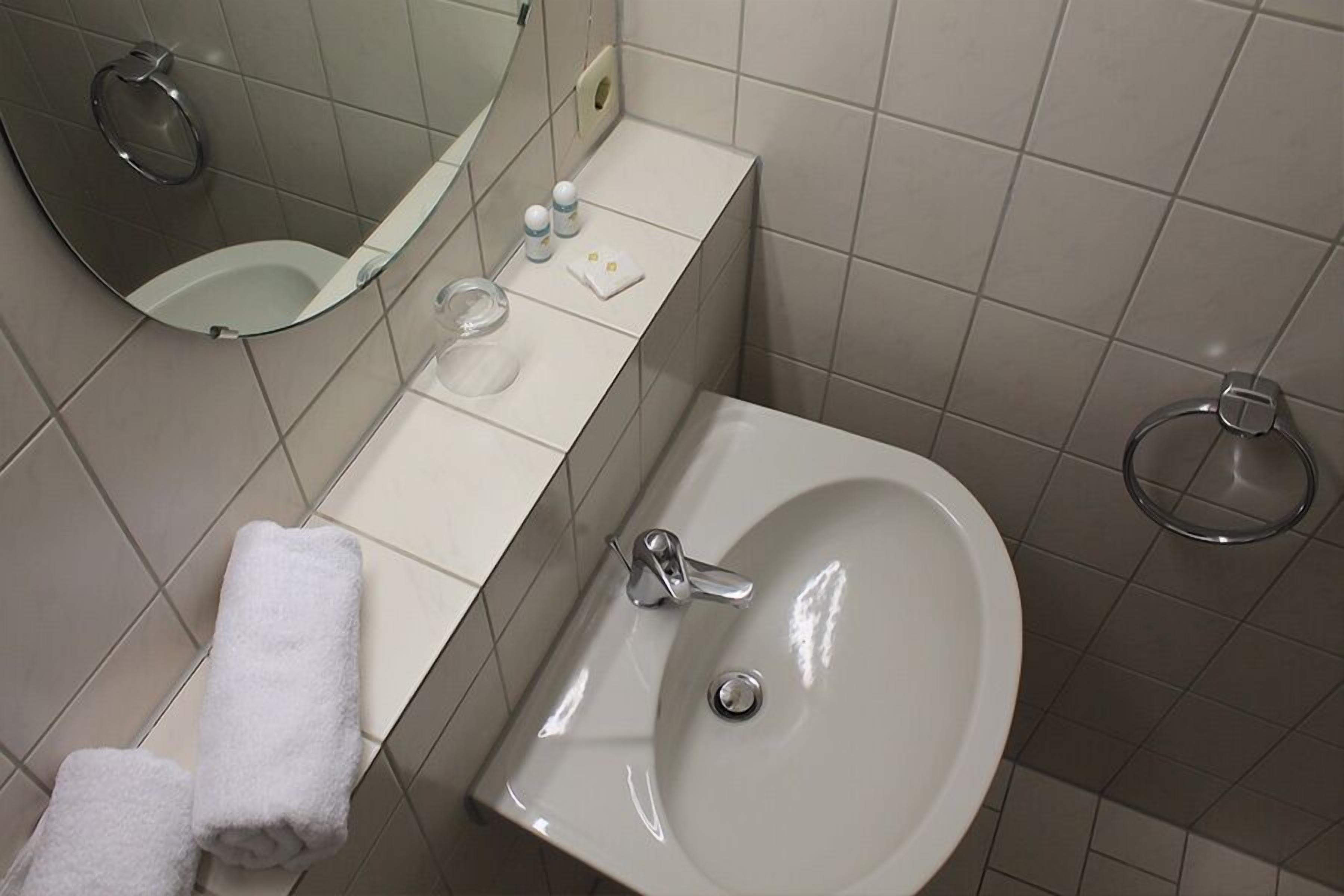 shower, towels, soap, shampoo