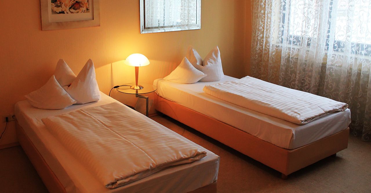 twin room | desk, iron/ironing board, free wifi, bed sheets