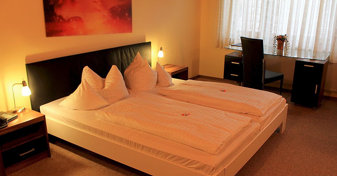 double room | desk, iron/ironing board, free wifi, bed sheets