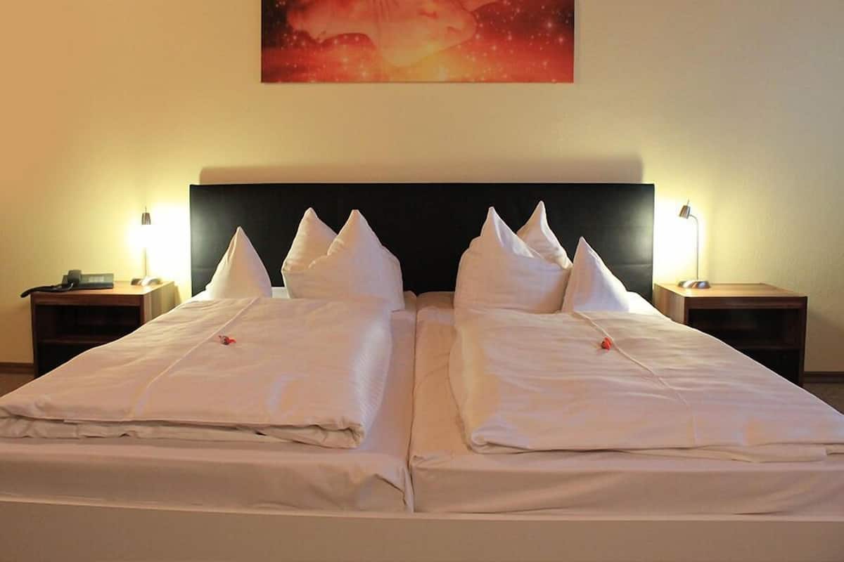 double room | desk, iron/ironing board, free wifi, bed sheets