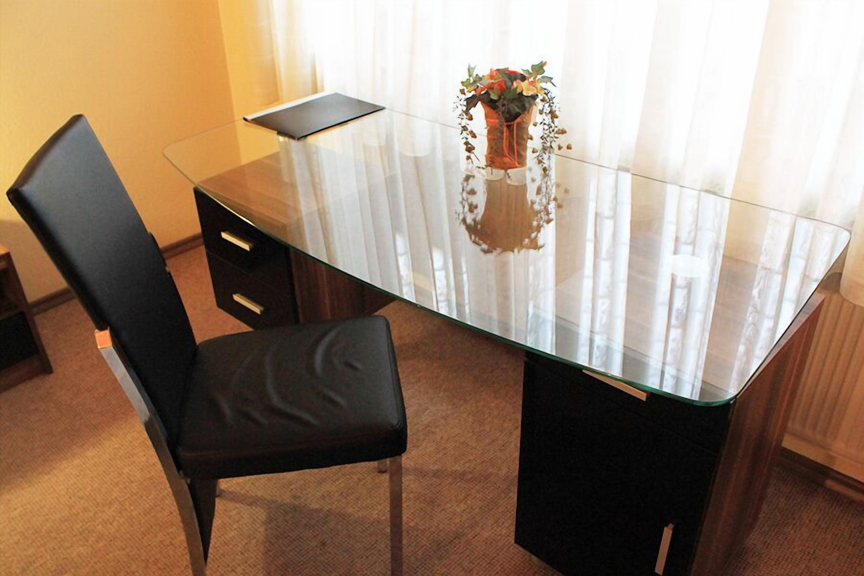 single room | desk, iron/ironing board, free wifi, bed sheets