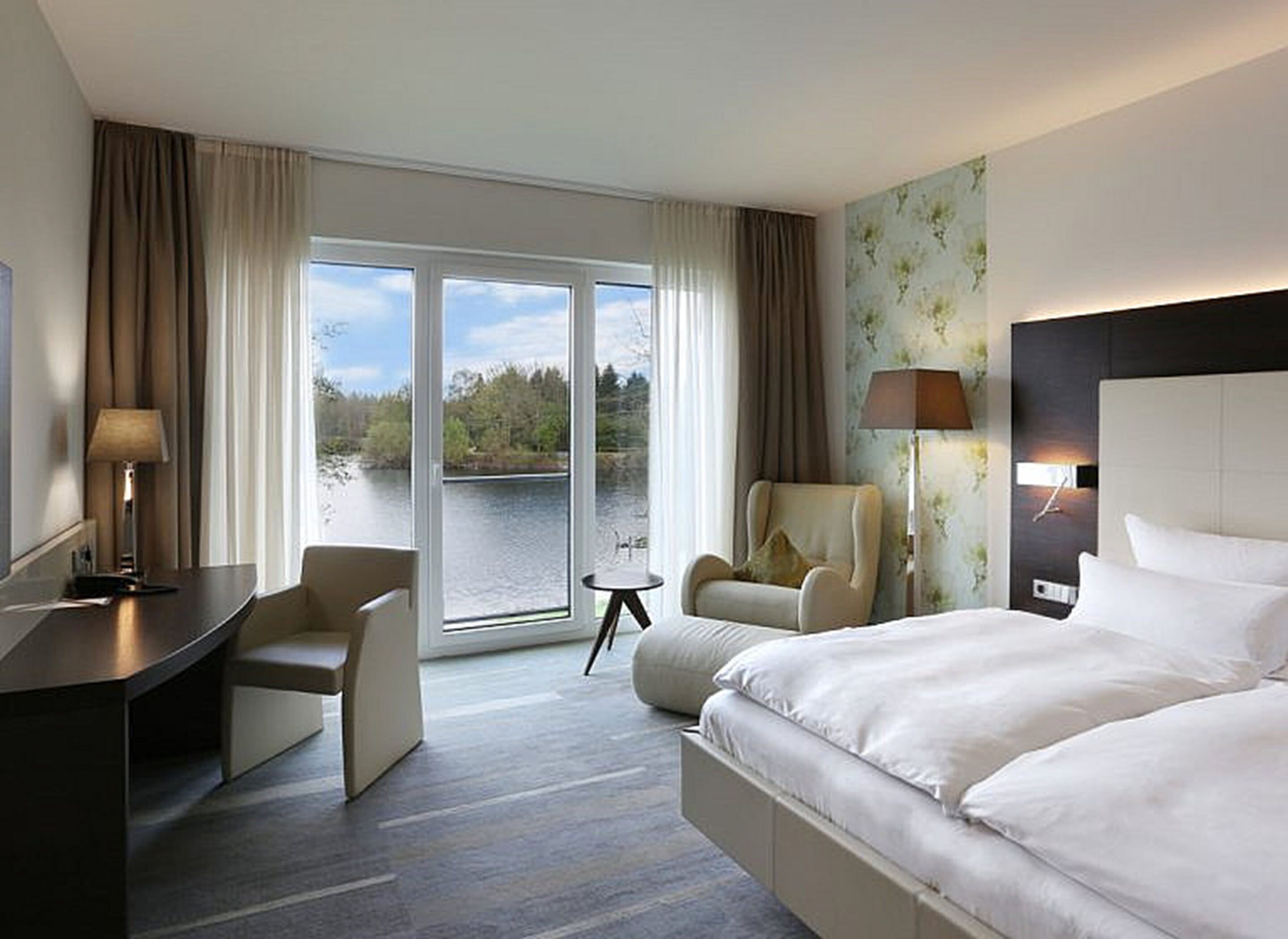 premium bedding, in-room safe, desk, laptop workspace