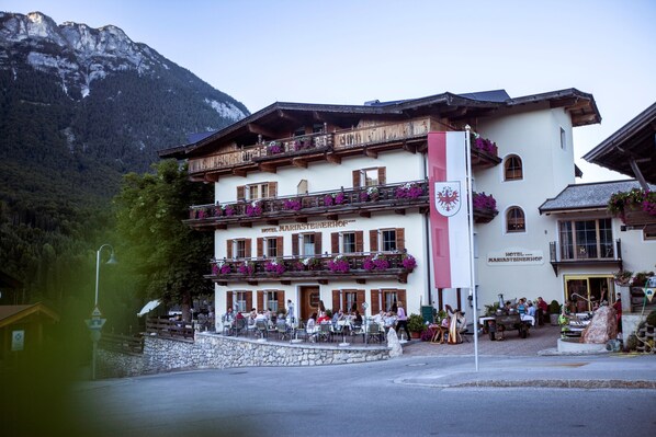 ด้านหน้าที่พัก