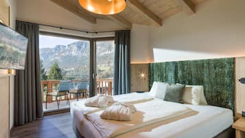 Chalet, Mountain View | In-room safe, desk, blackout curtains, free WiFi