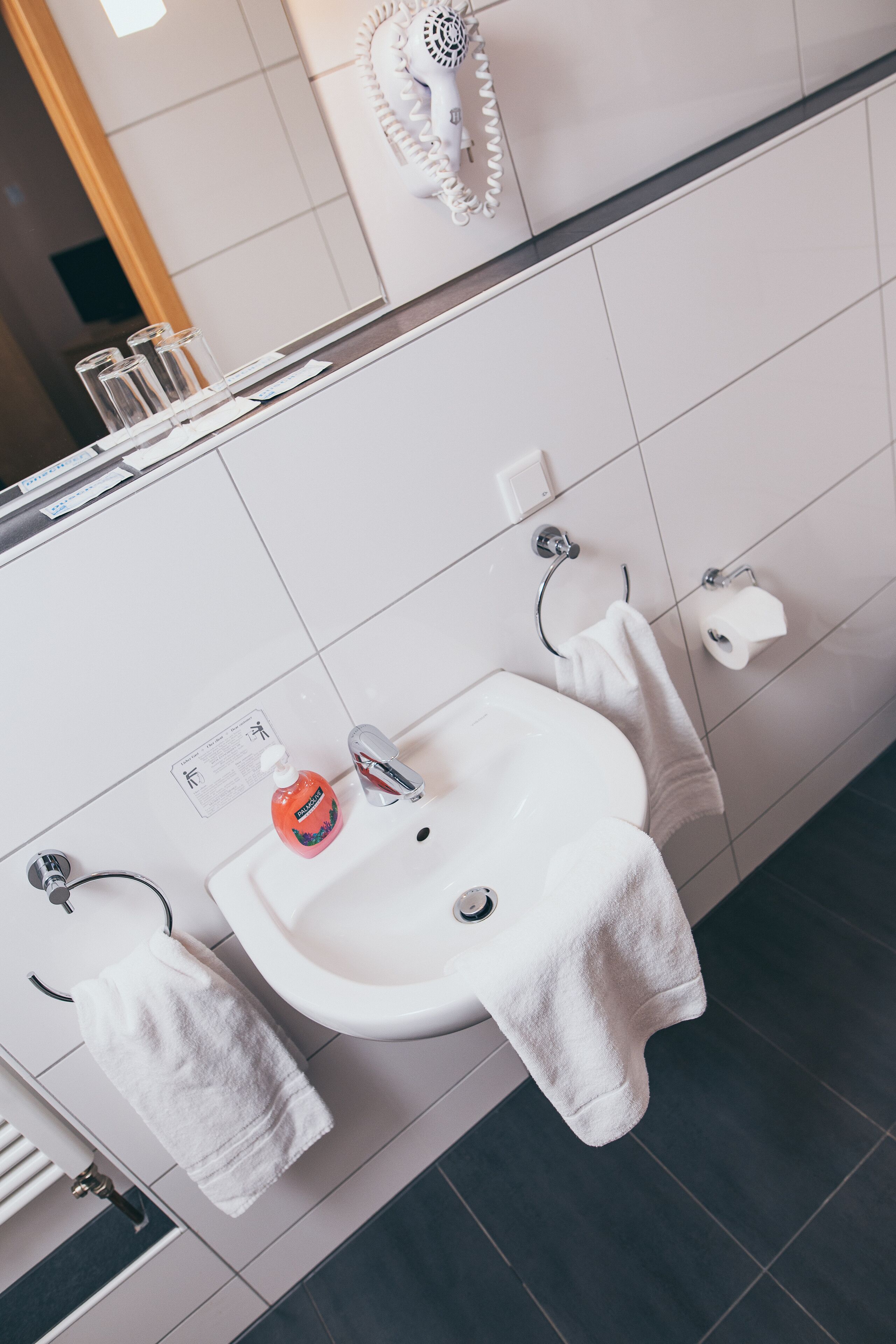 triple room | bathroom | shower, free toiletries, towels