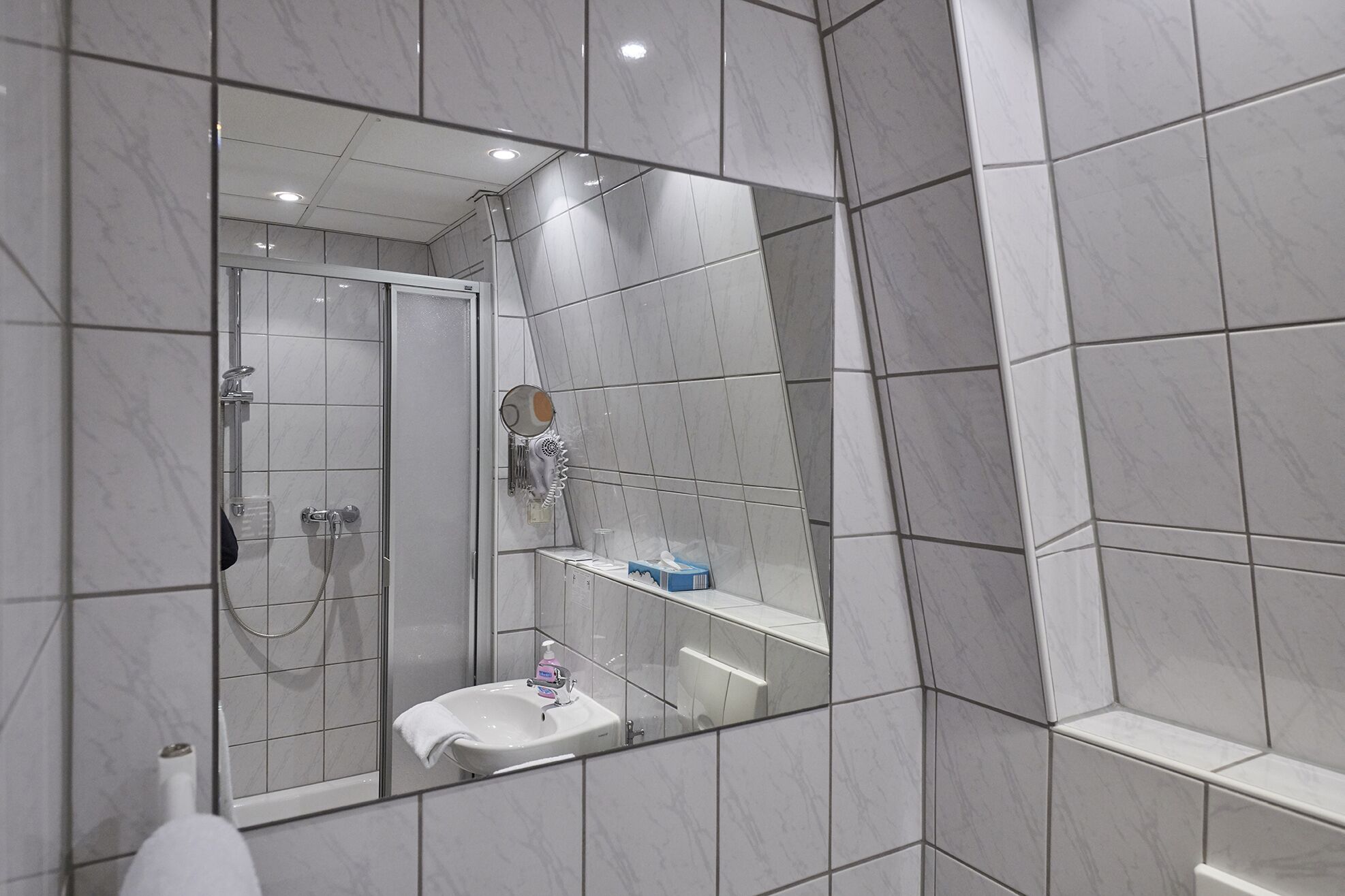 double room | bathroom | shower, free toiletries, towels