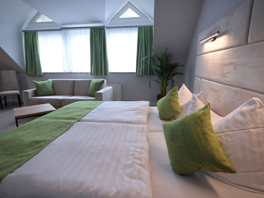 Basic Room | In-room safe, desk, blackout curtains, iron/ironing board