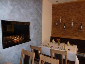 Lunch, dinner served; Regional cuisine, al fresco dining  - Akzent Hotel Hubertus (Melle)