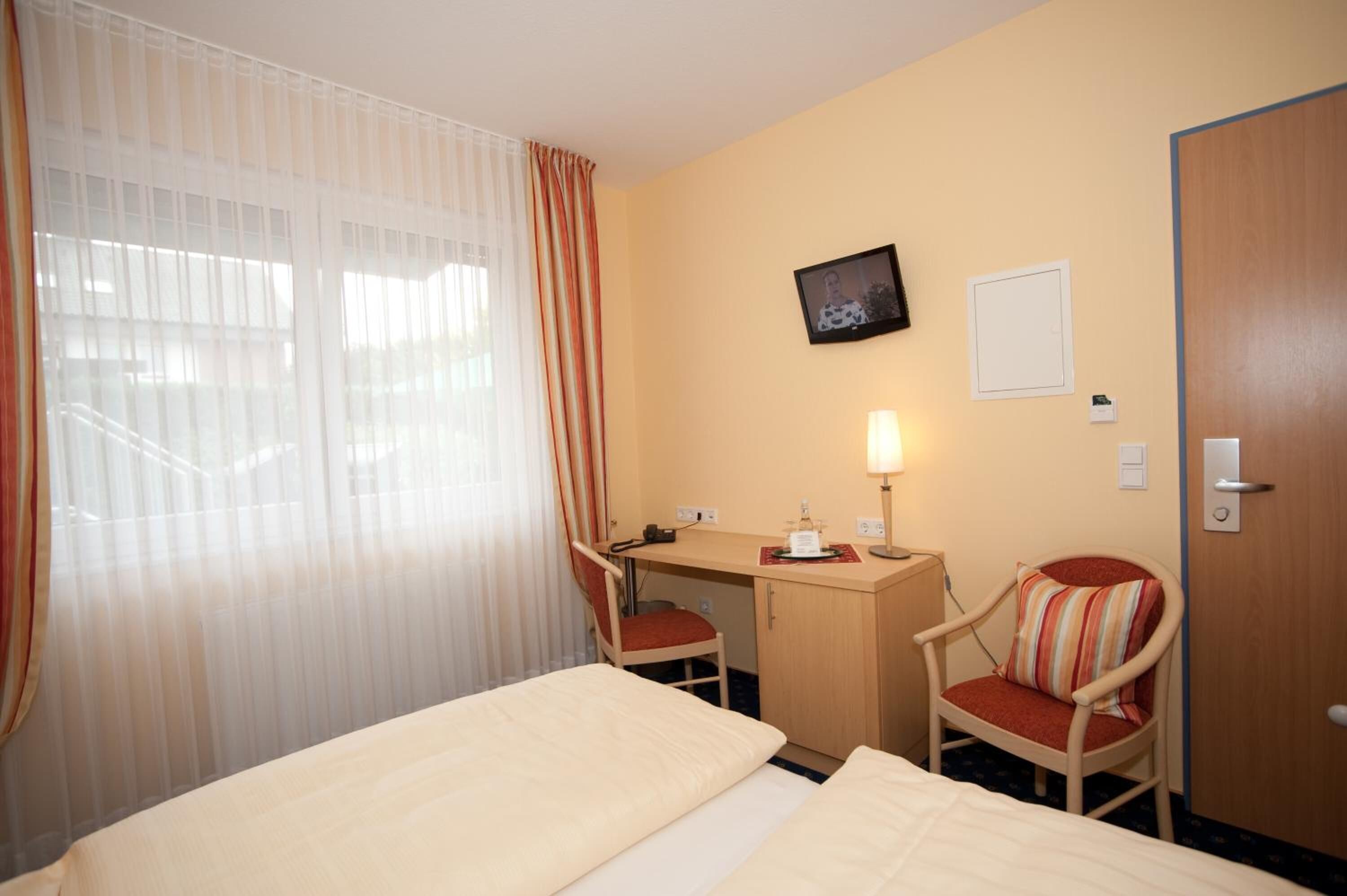 hypo-allergenic bedding, in-room safe, desk, soundproofing