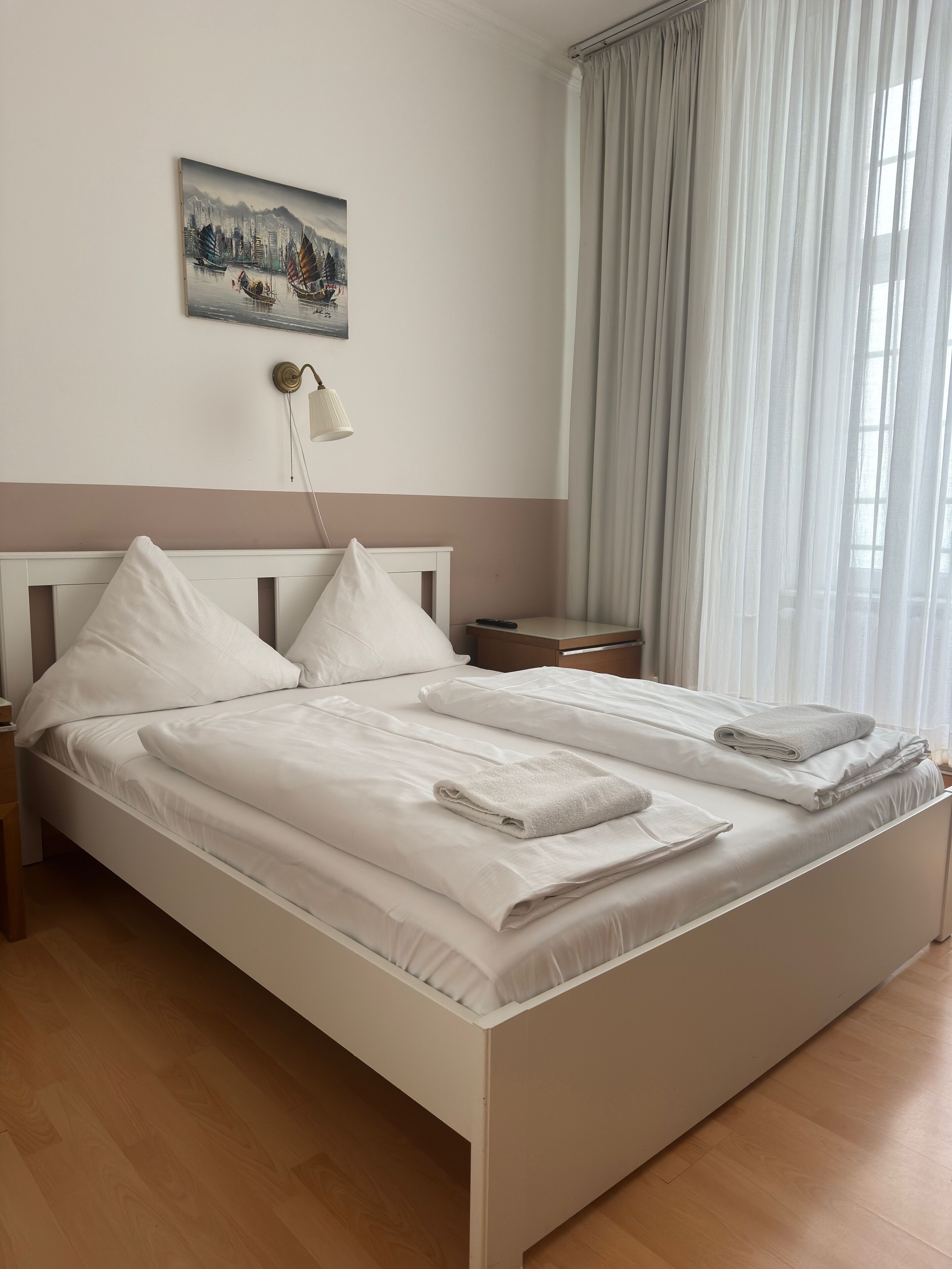 double room | hypo-allergenic bedding, in-room safe, desk, blackout curtains