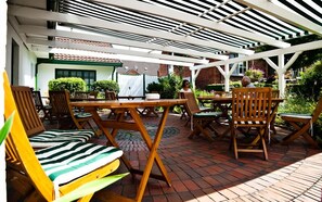 Terrace/patio - Hotel Restaurant Witthus (Krummhoern)