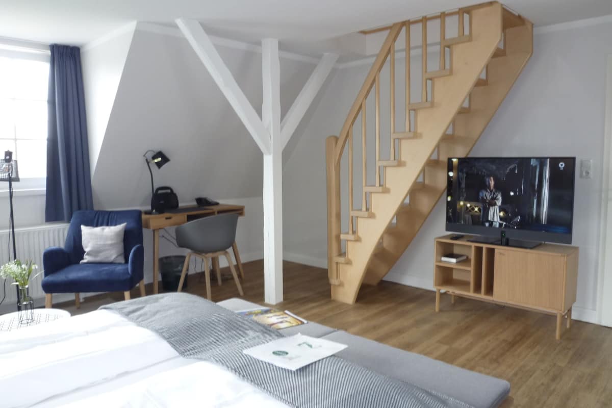 superior double room | 1 bedroom, minibar, in-room safe, desk