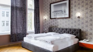 Doppelzimmer | Individuell eingerichtet, Schreibtisch, kostenlose Babybetten