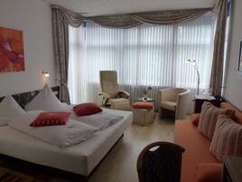 Comfort Double Room | In-room safe, desk, soundproofing, free WiFi