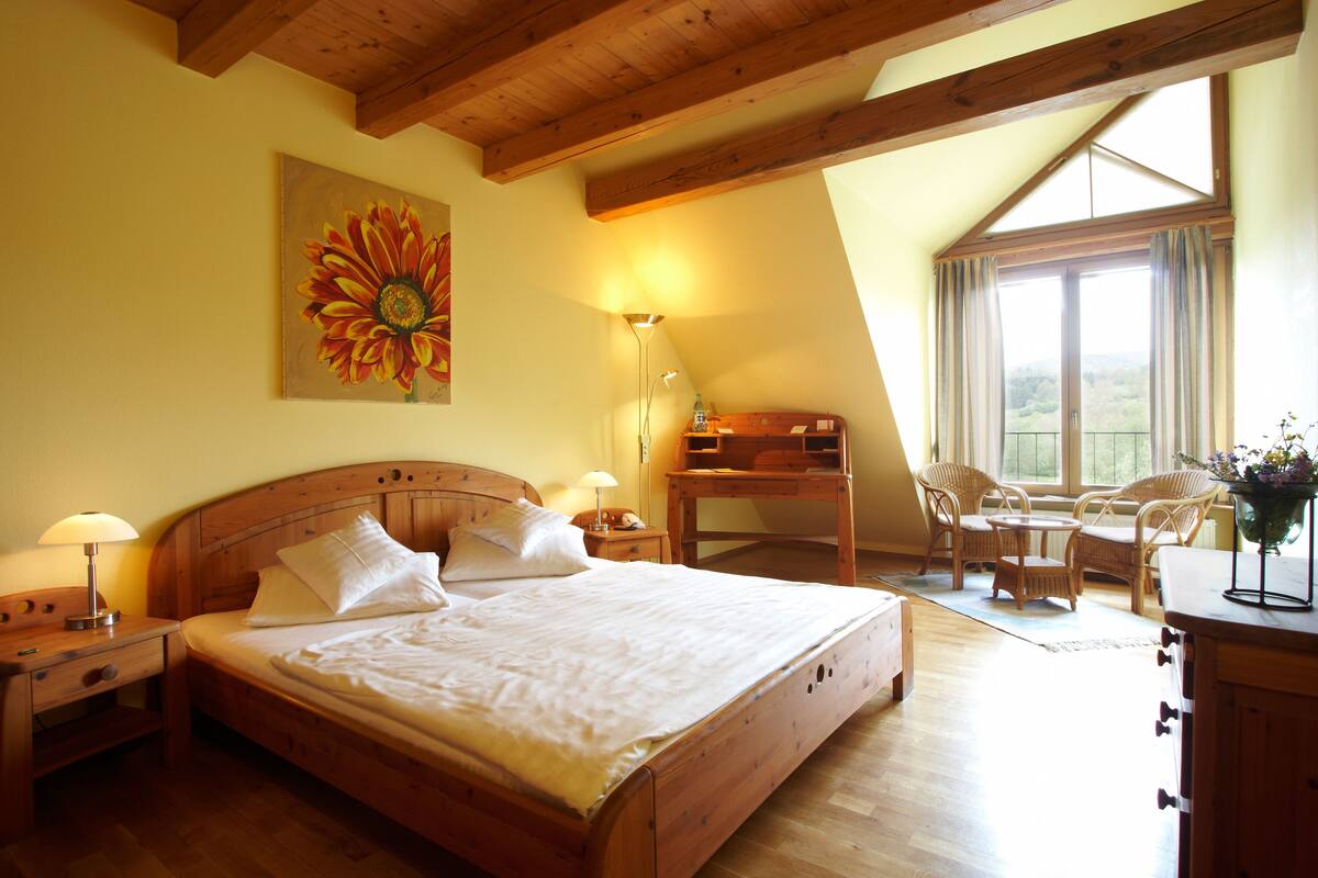 in-room safe, individually decorated, desk, iron/ironing board