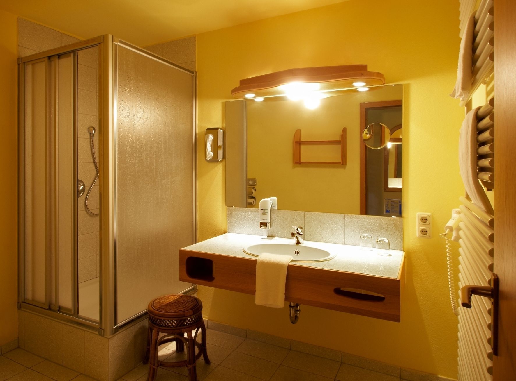 shower, free toiletries, hair dryer, towels