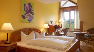 In-room safe, individually decorated, desk, iron/ironing board