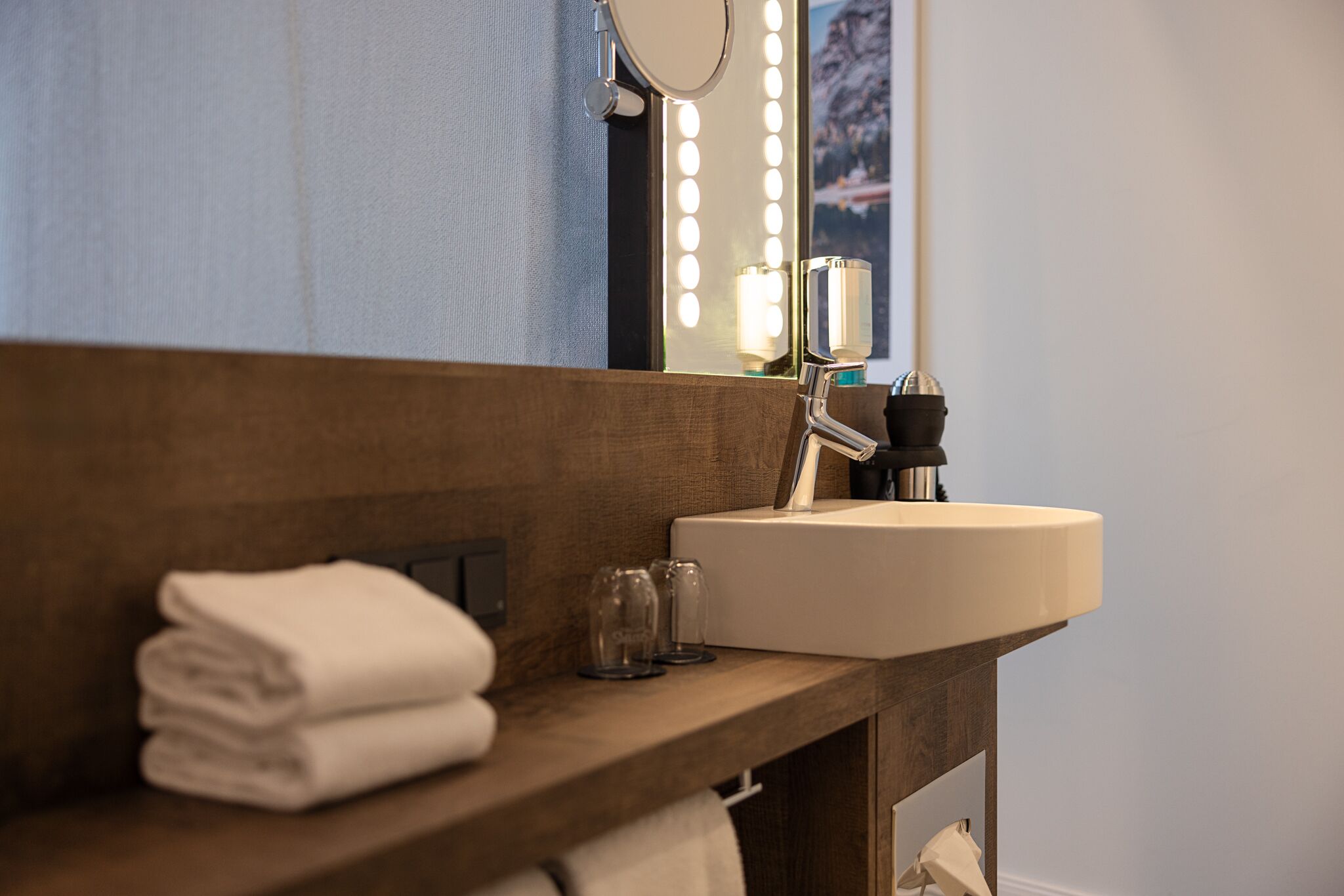 deluxe double room | bathroom | shower, hair dryer, towels