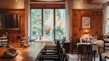 供應晚餐,當地料理