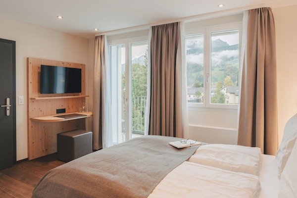 Doppelzimmer Superior | Sengetøy av topp kvalitet, safe på rommet, skrivebord og lydisolert