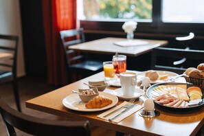Free daily buffet breakfast - Boutique Hotel Waldegg (Horw)