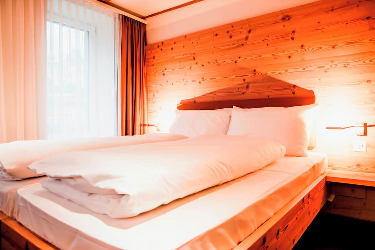 Doppelzimmer Twin | 1 phòng ngủ, bộ đồ giường cao cấp, két bảo mật tại phòng, bàn