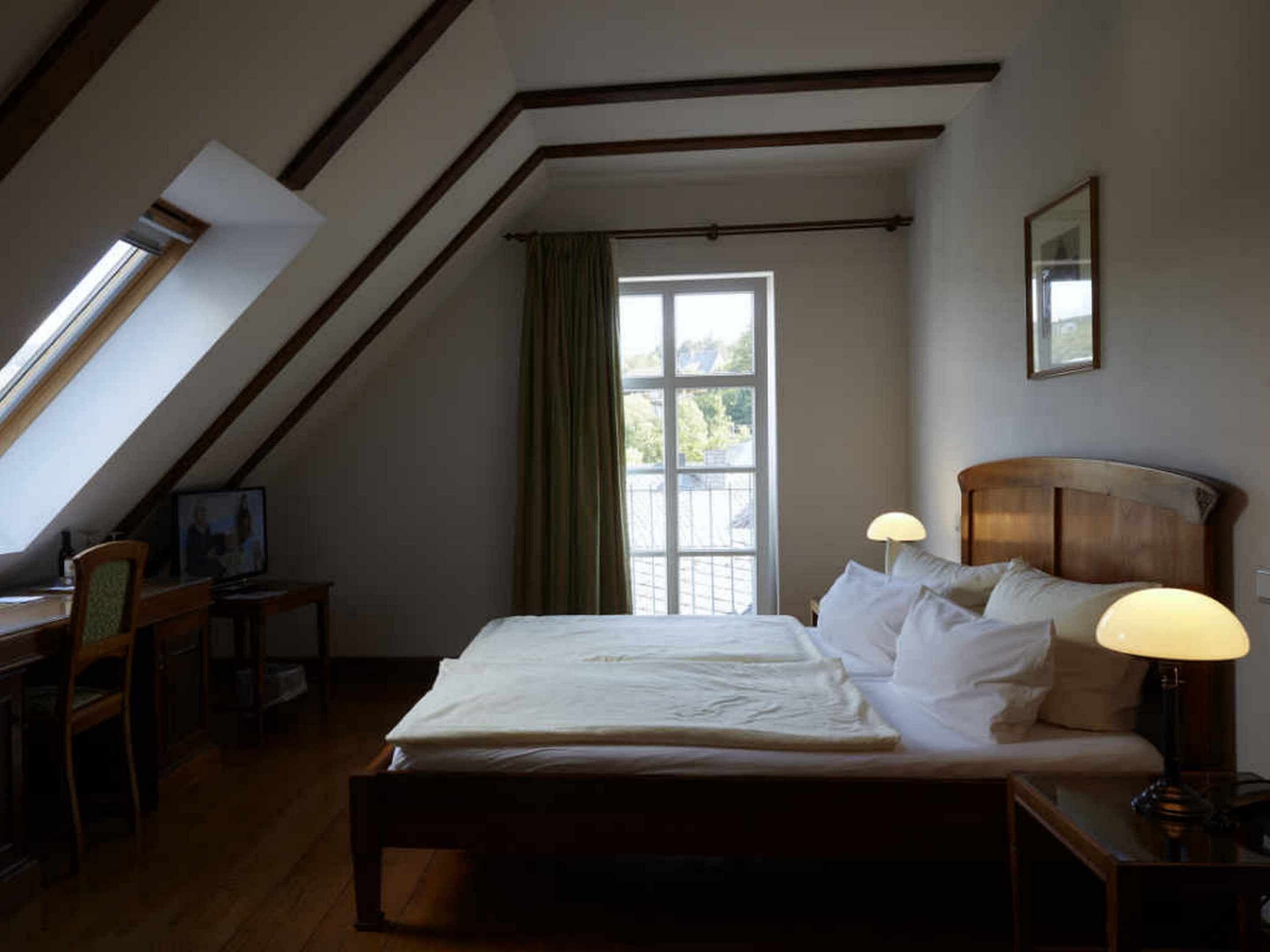 comfort double room | minibar, individually decorated, individually furnished, desk