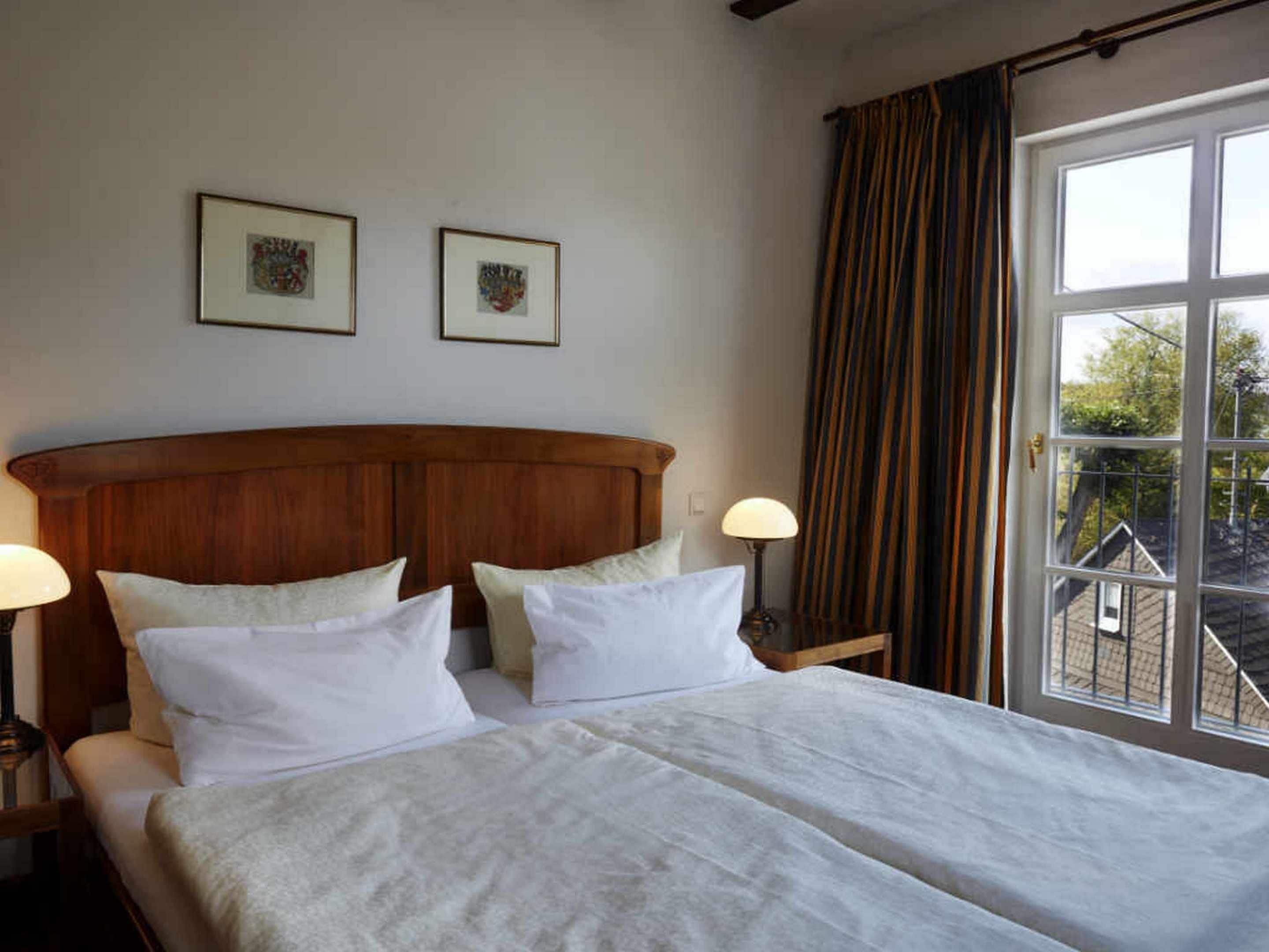 comfort double room | minibar, individually decorated, individually furnished, desk