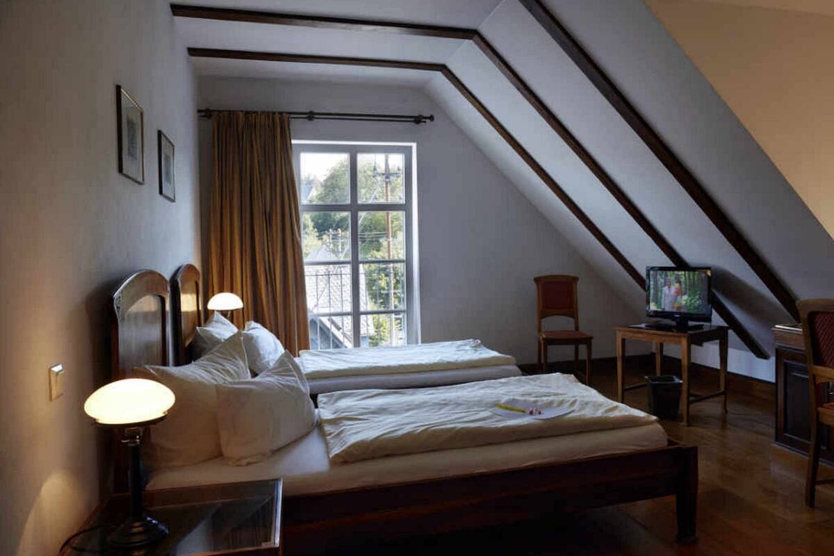 comfort double room | minibar, individually decorated, individually furnished, desk