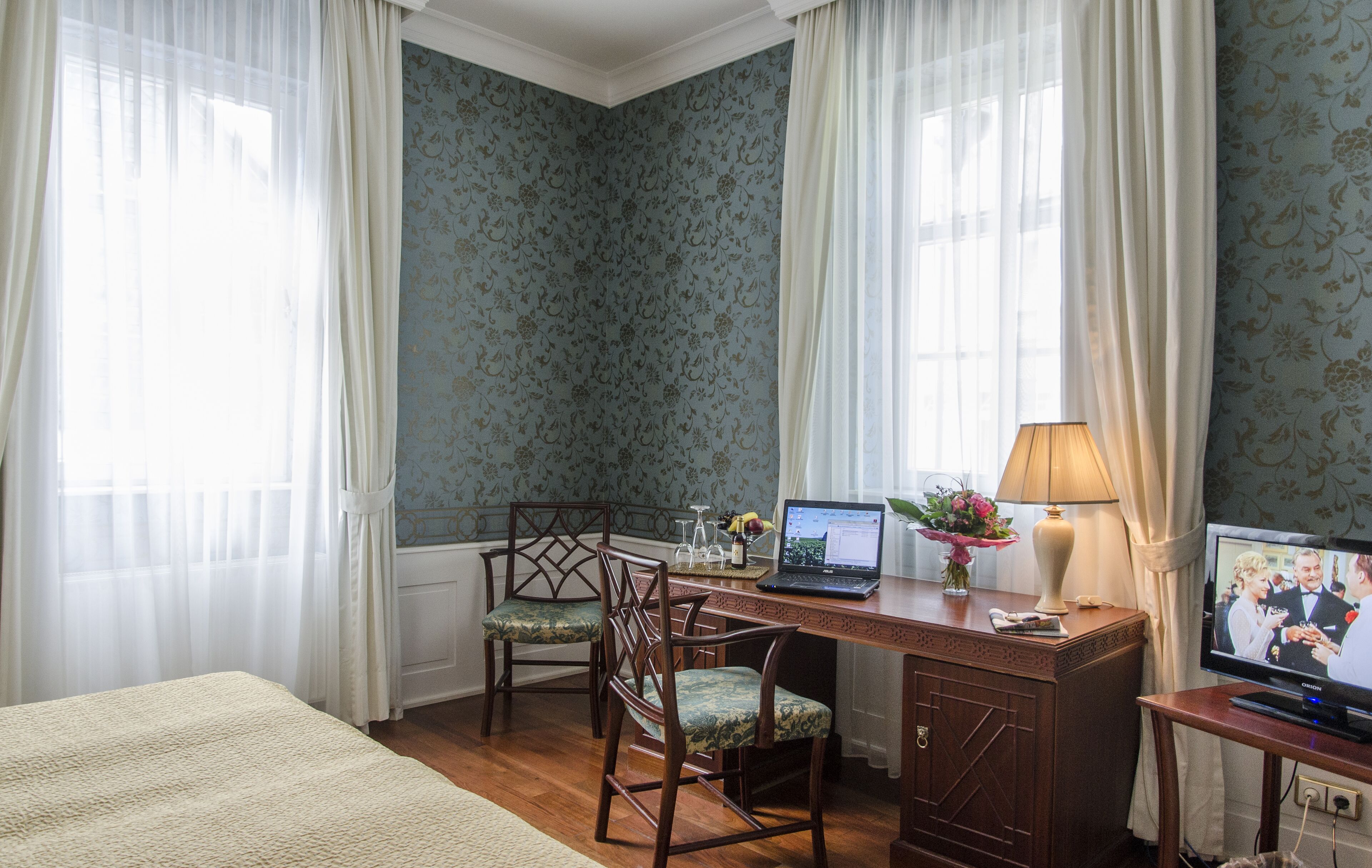 comfort double room | minibar, individually decorated, individually furnished, desk