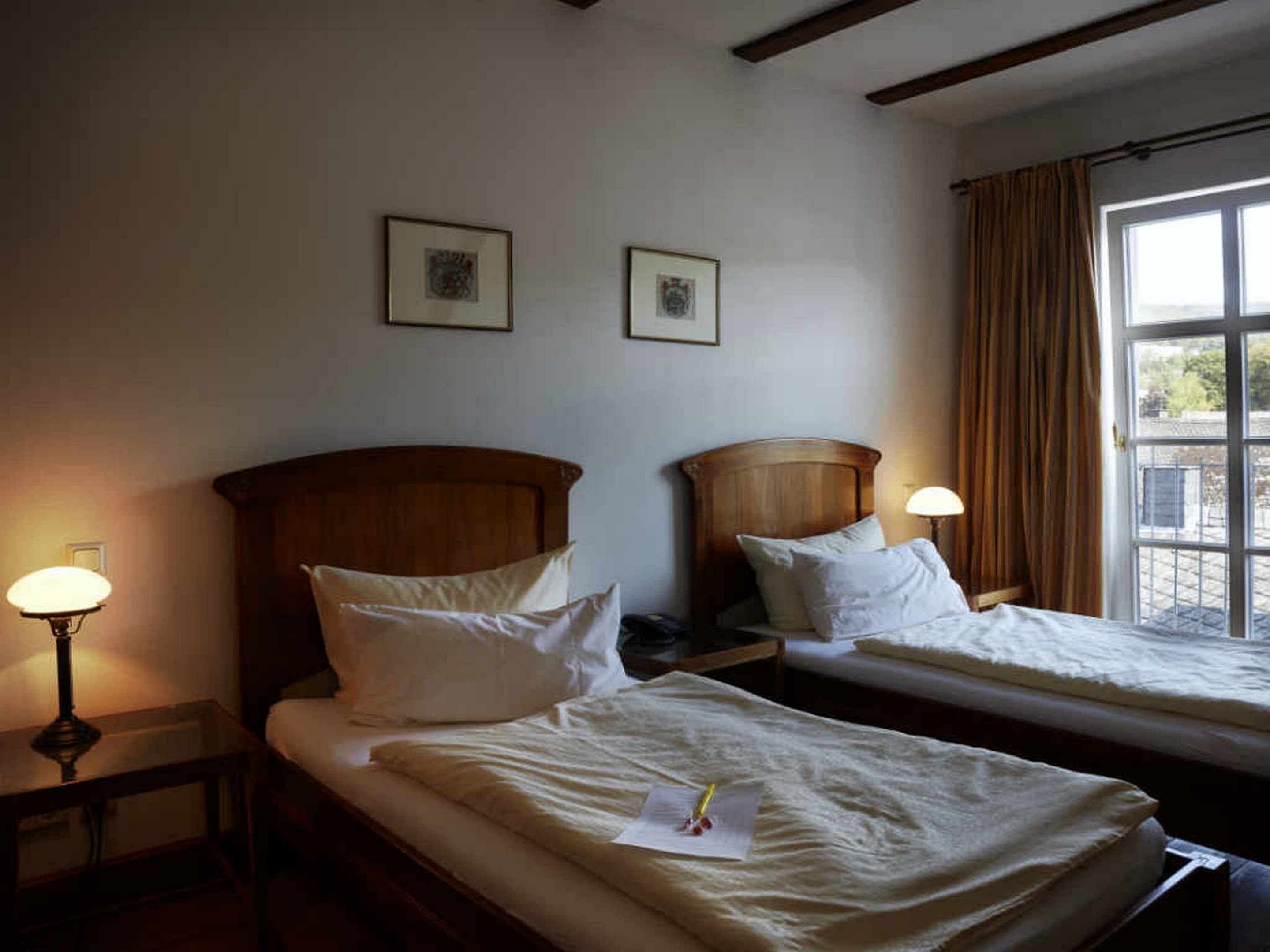 comfort double room | minibar, individually decorated, individually furnished, desk