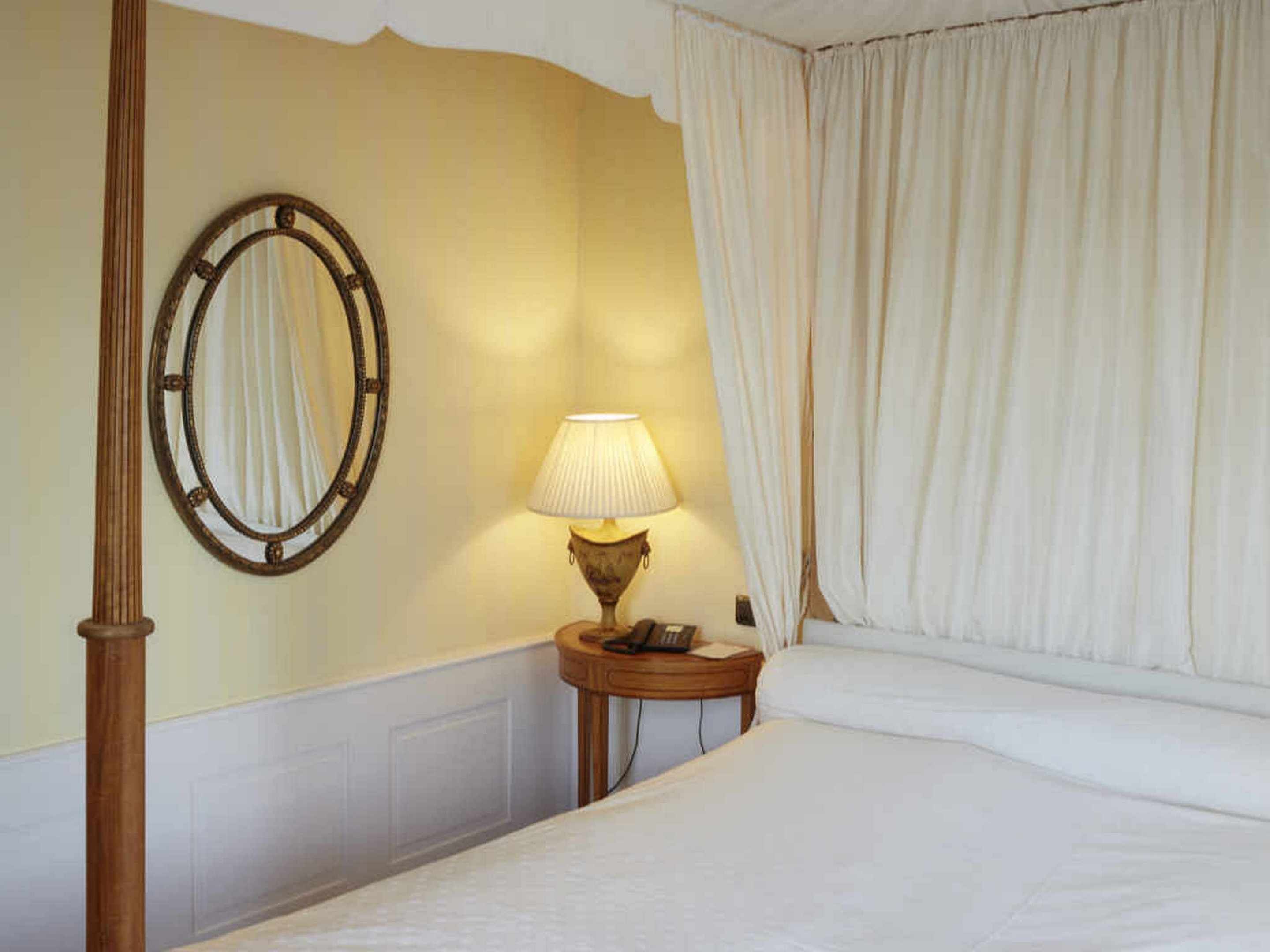 comfort double room | minibar, individually decorated, individually furnished, desk