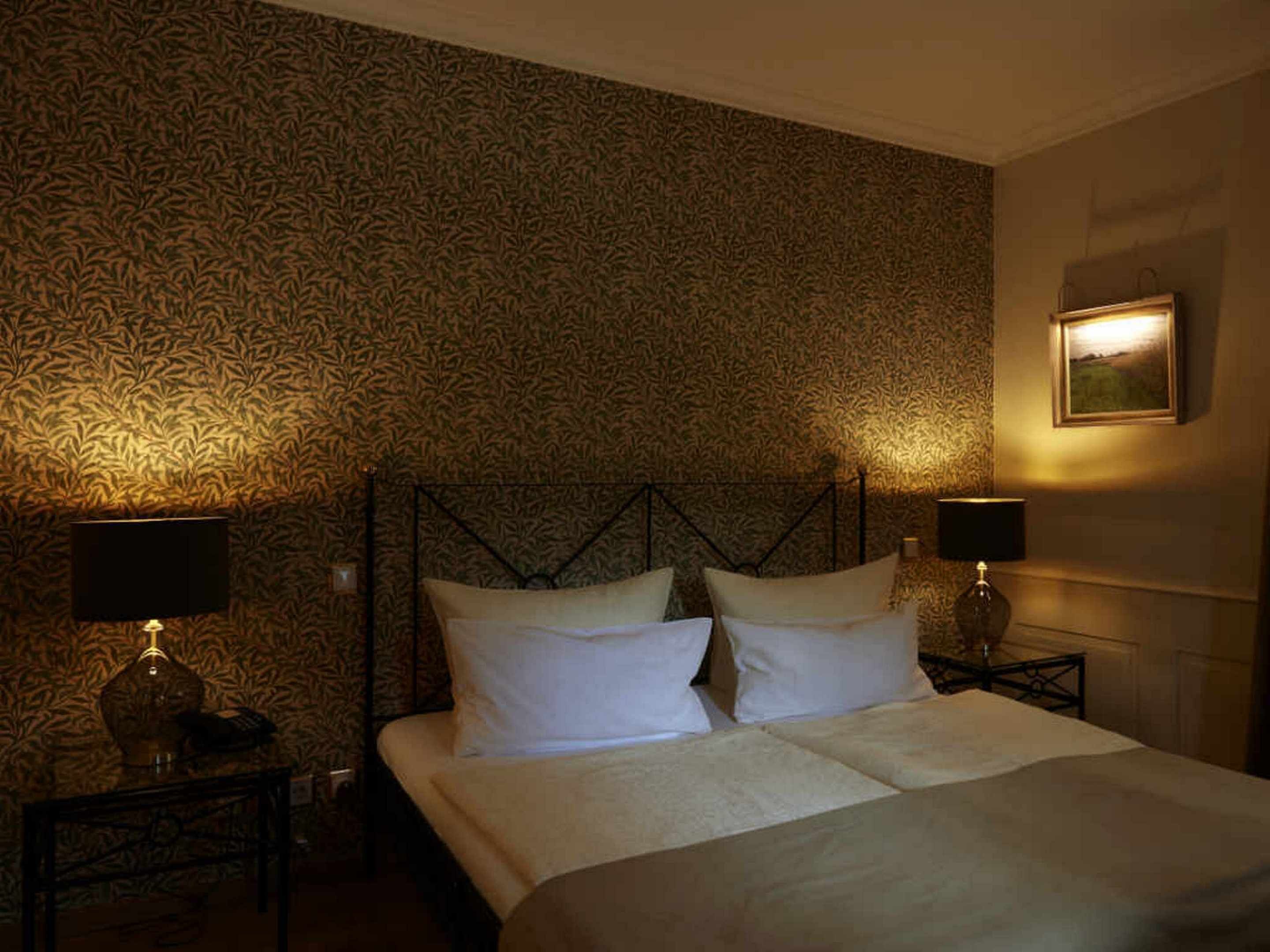 comfort double room | minibar, individually decorated, individually furnished, desk