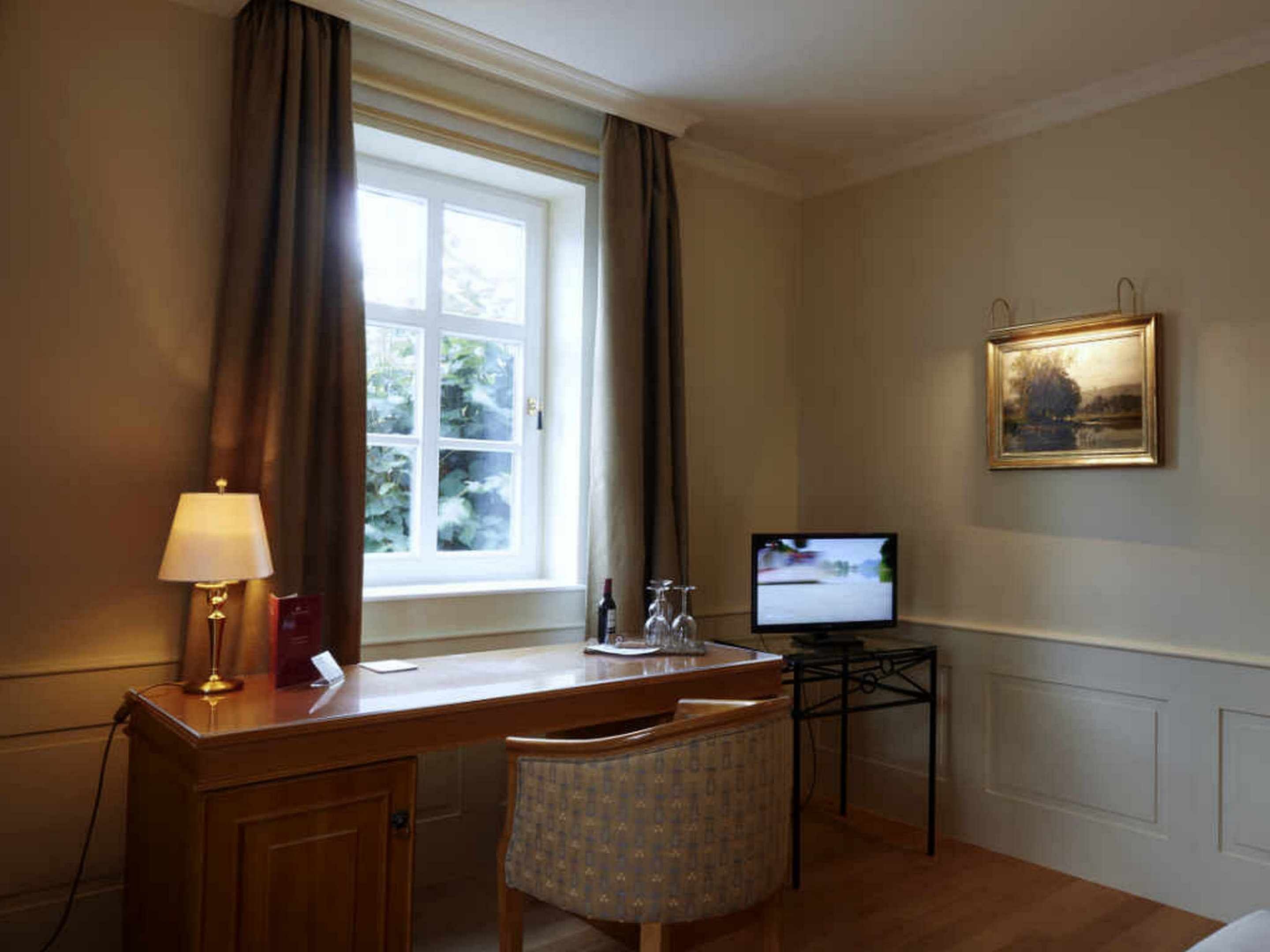 comfort double room | living area | tv