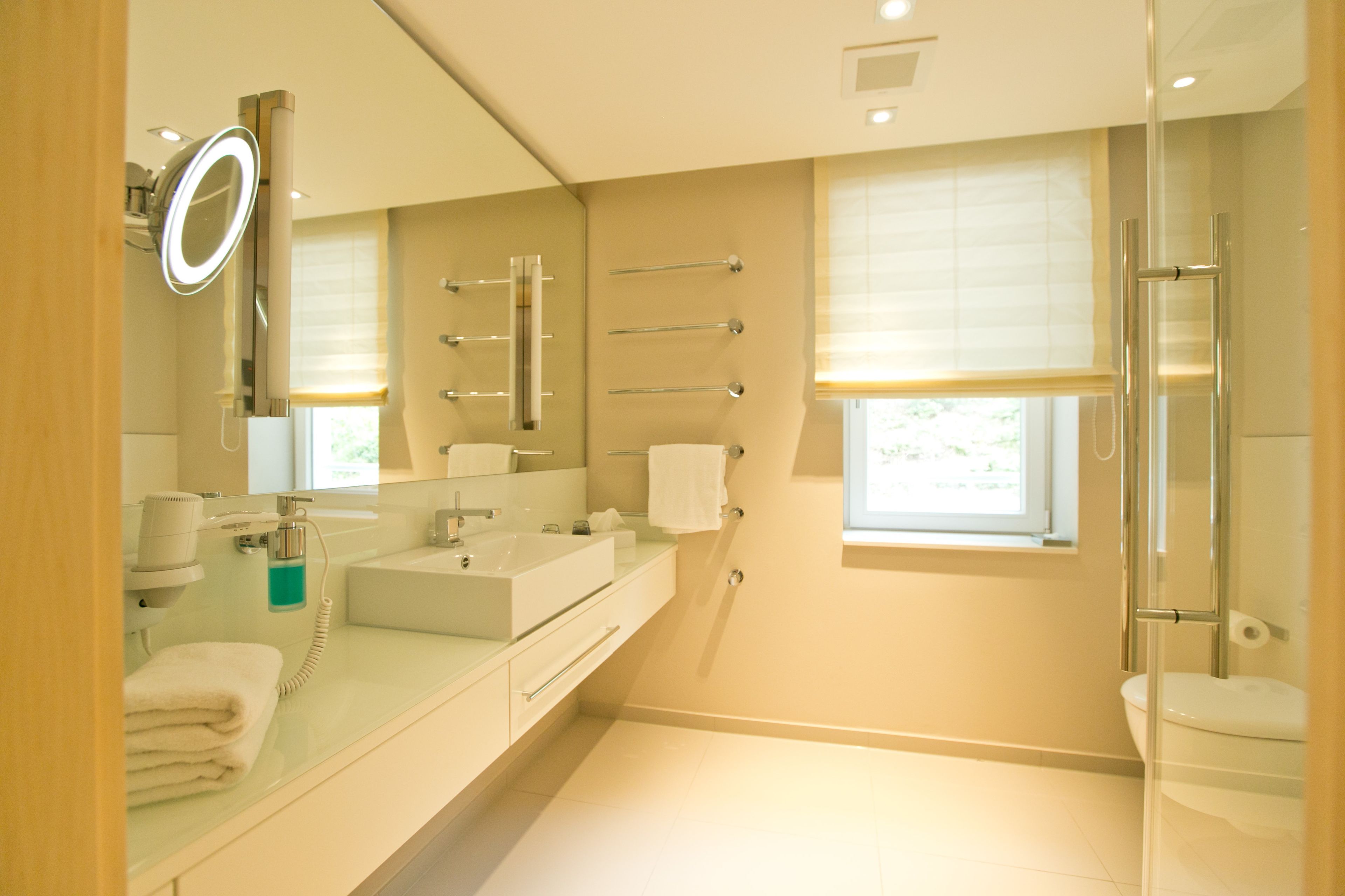double room | bathroom | shower, free toiletries, hair dryer, towels