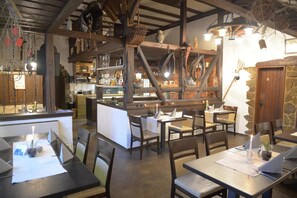 Se sirven cenas y cocina alemana